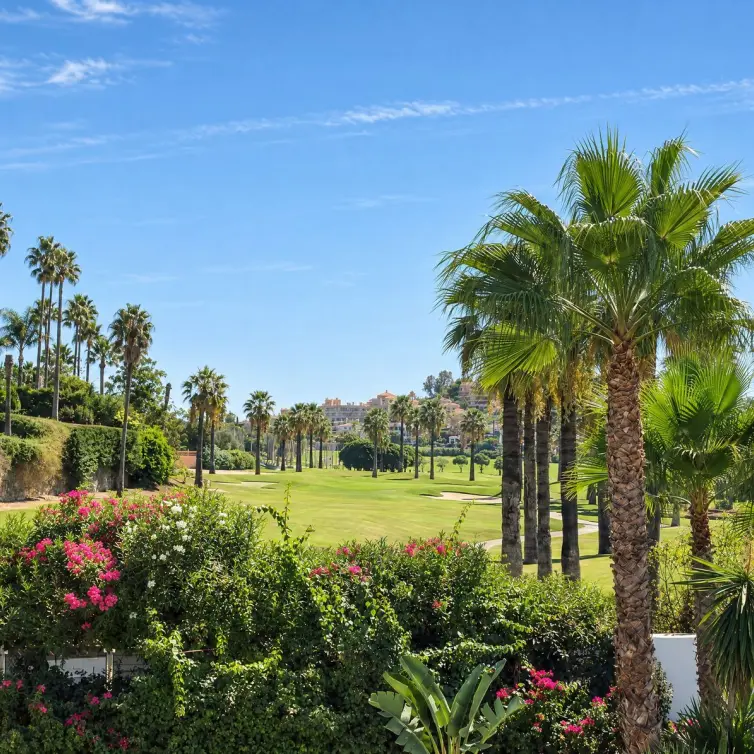 Venta de villa independiente en Nueva Andalucía