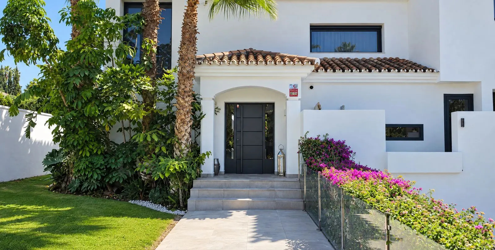 Venta de villa independiente en Nueva Andalucía 5