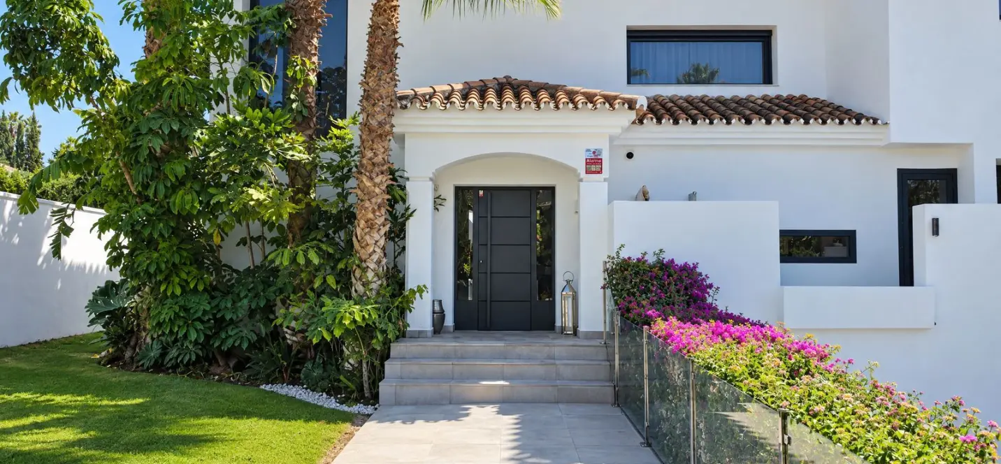 Venta de villa independiente en Nueva Andalucía 4