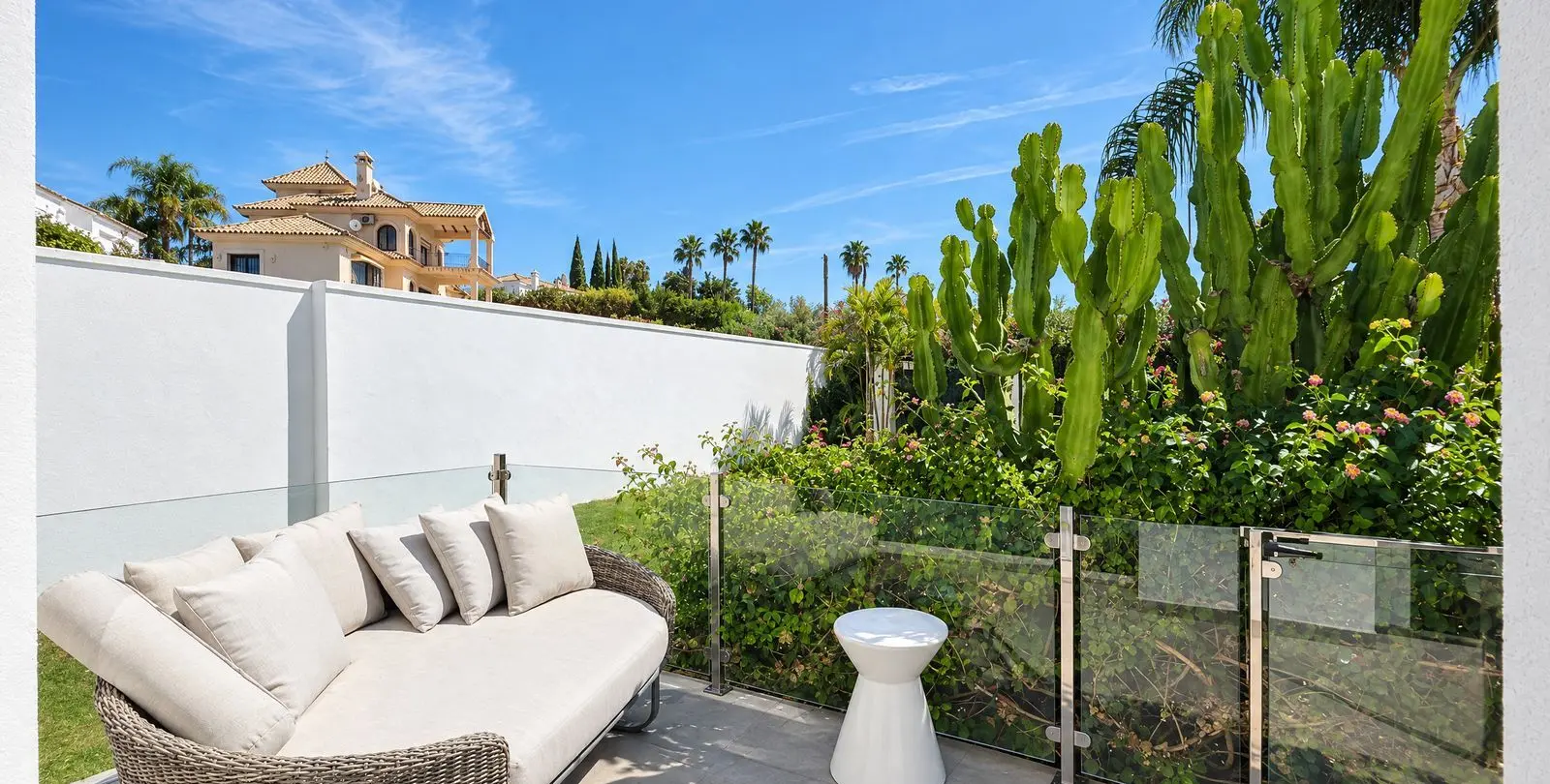 Venta de villa independiente en Nueva Andalucía 6