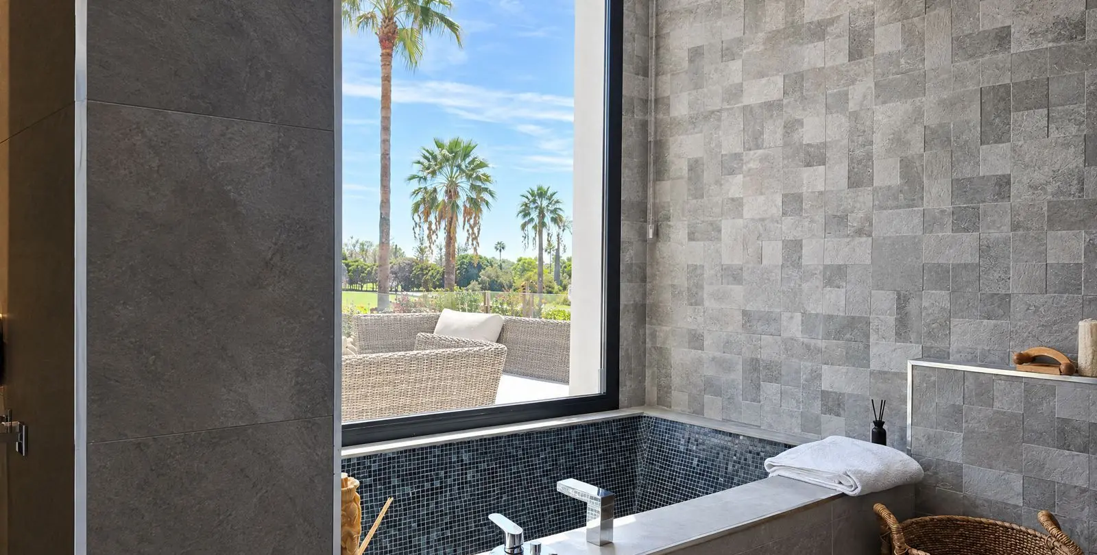 Venta de villa independiente en Nueva Andalucía 24