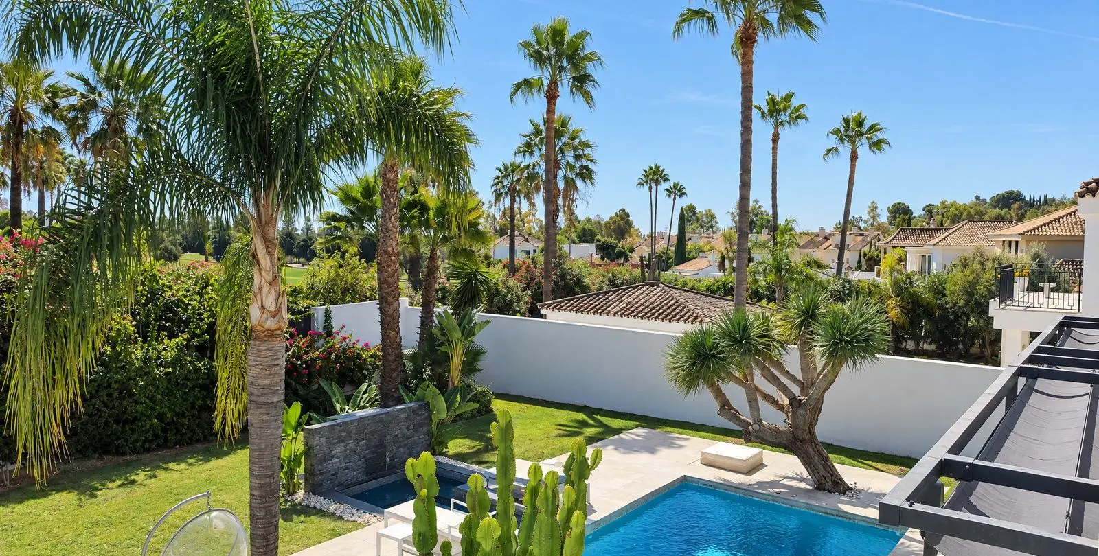 Venta de villa independiente en Nueva Andalucía 27