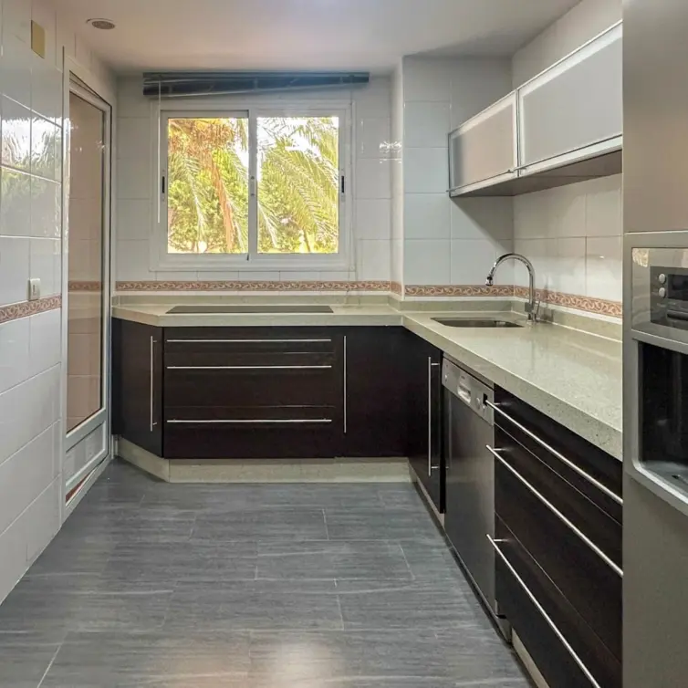 Venta de apartamento en planta media en Torremolinos