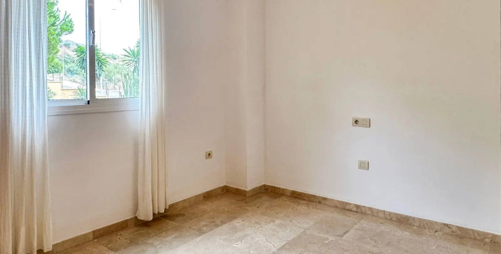 Venta de apartamento en planta media en Torremolinos 11