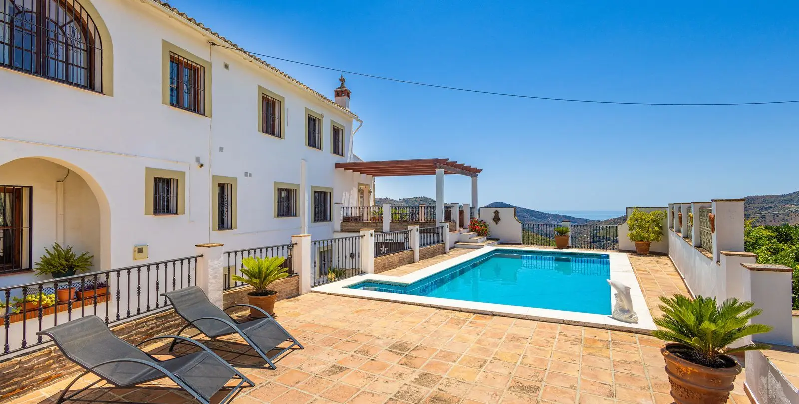 Venta de finca - cortijo en Canillas de Albaida 1