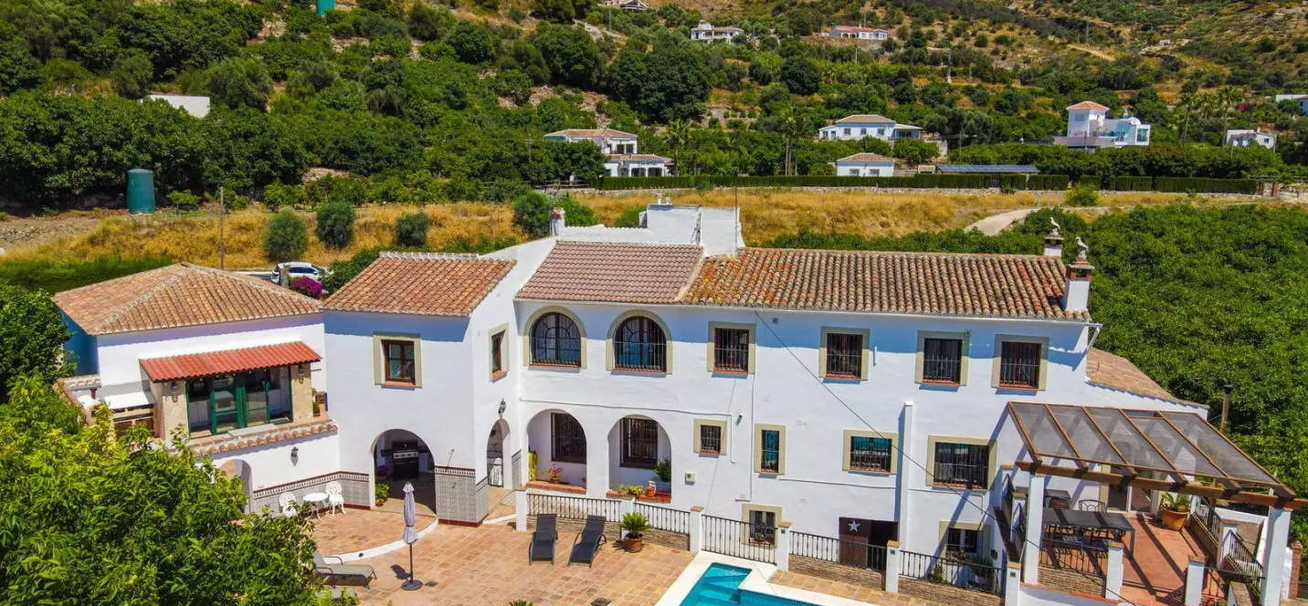 Venta de finca - cortijo en Canillas de Albaida 1