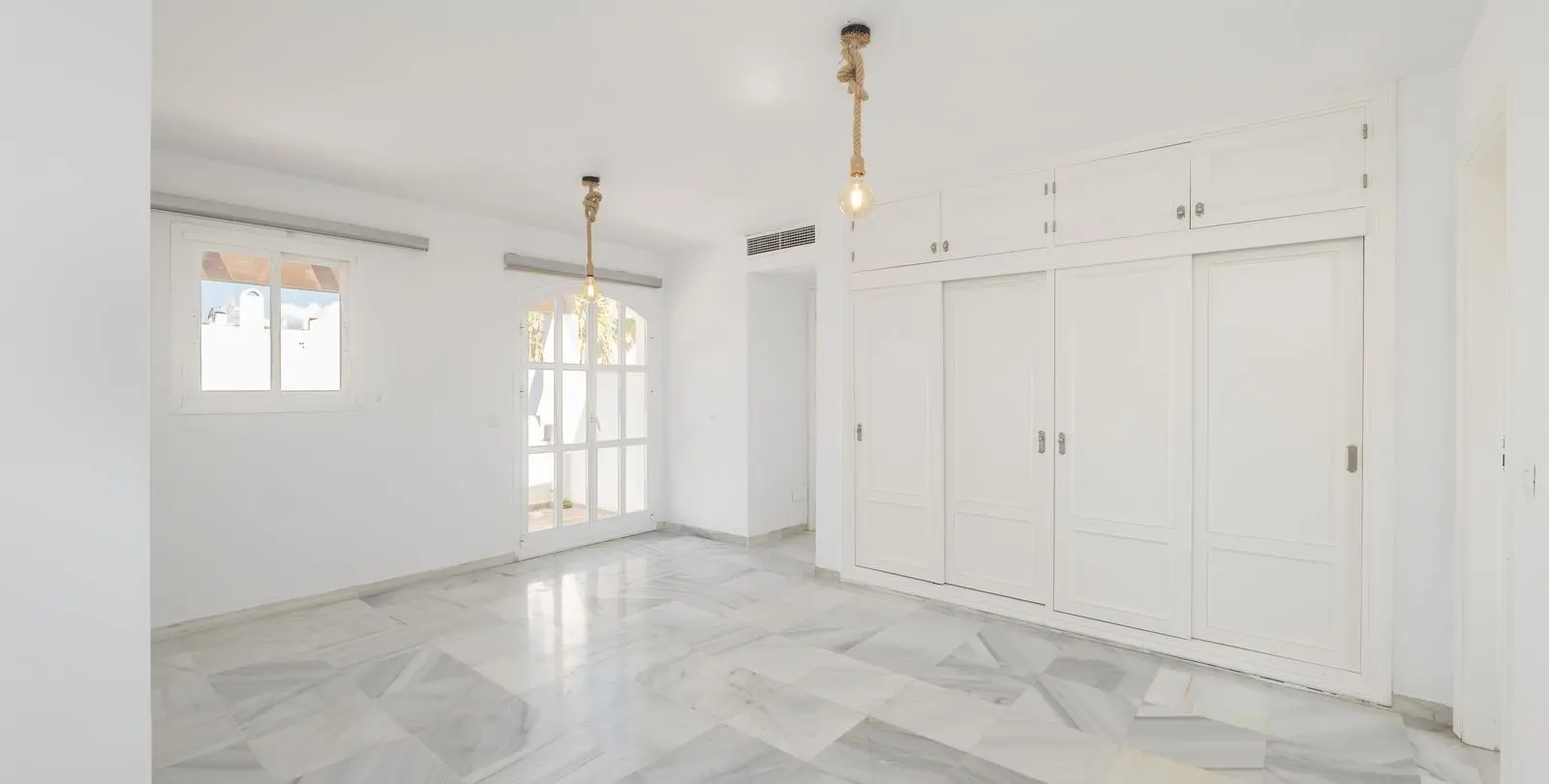 Venta de villa independiente en Puerto Banús 22
