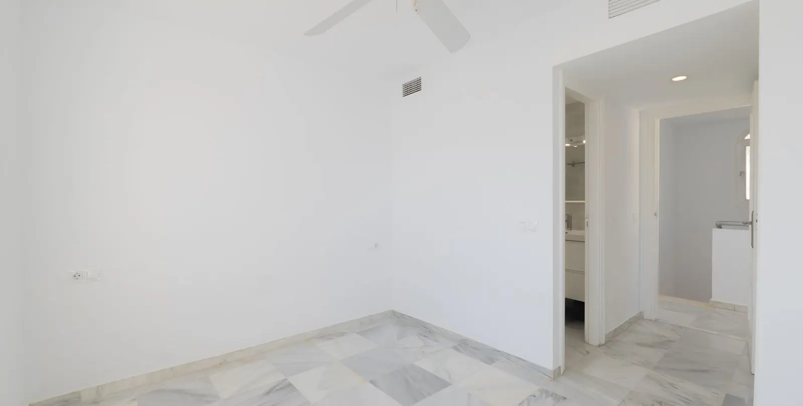 Venta de villa independiente en Puerto Banús 35