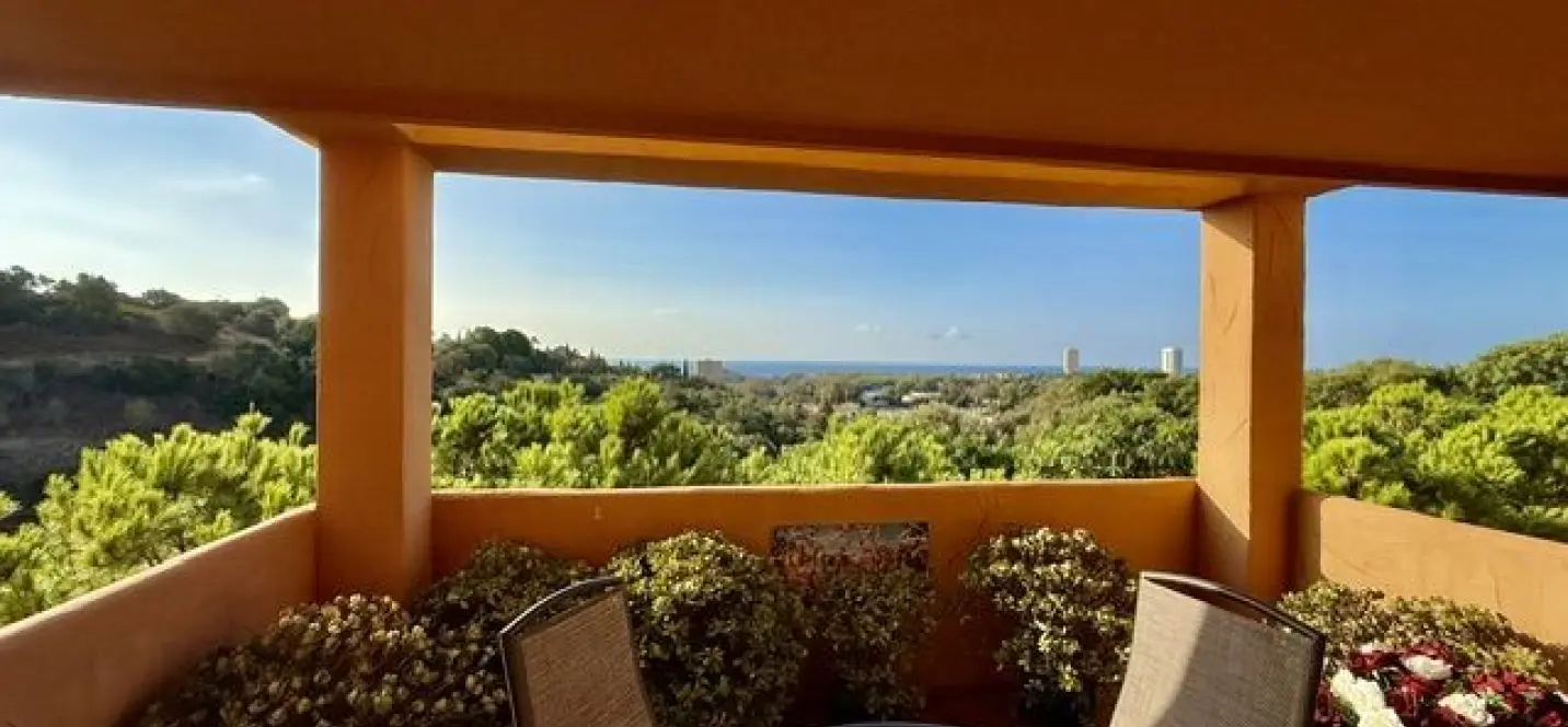 Sale of middle floor apartment in Santa María 0