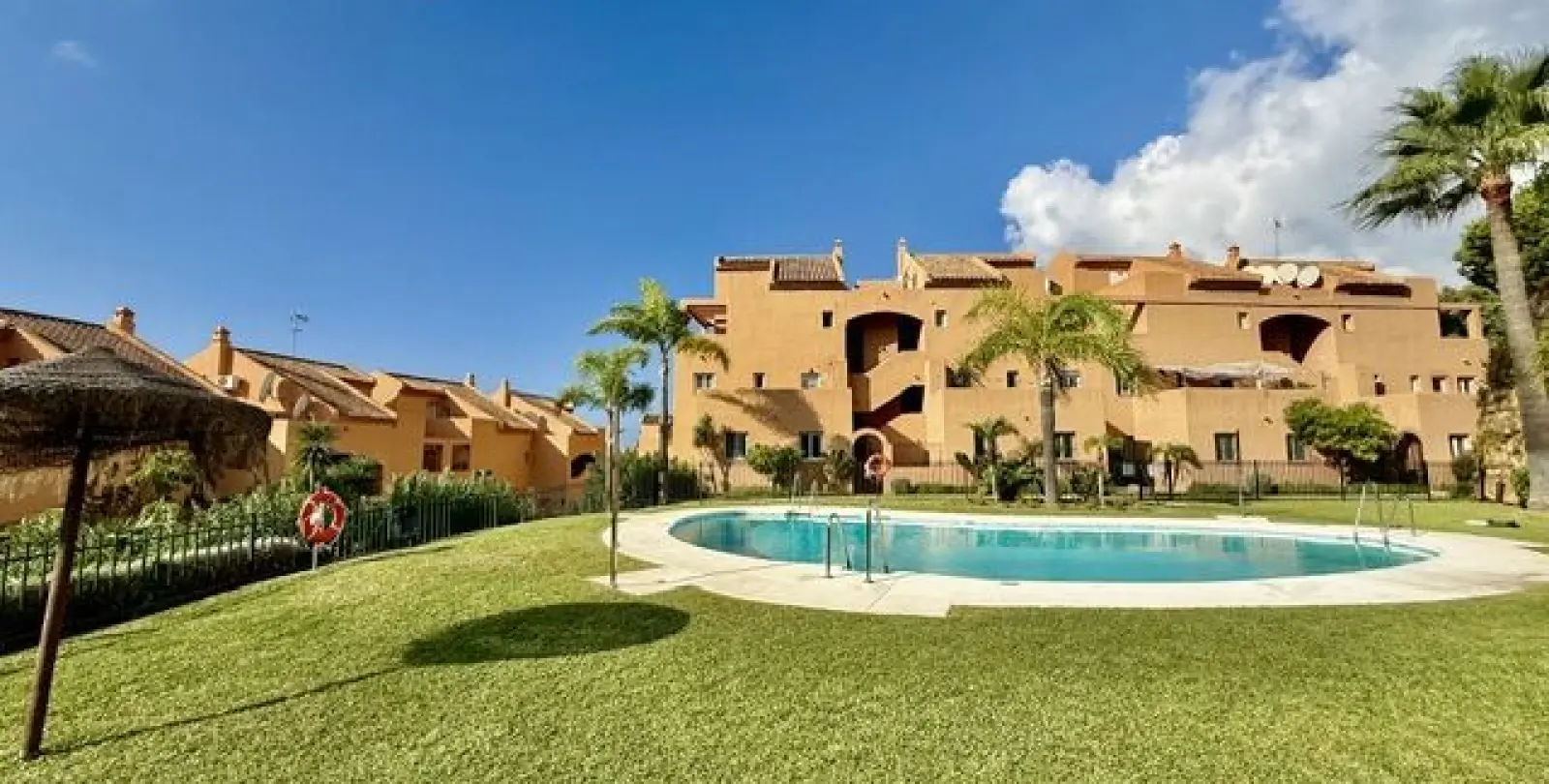 Sale of middle floor apartment in Santa María 2