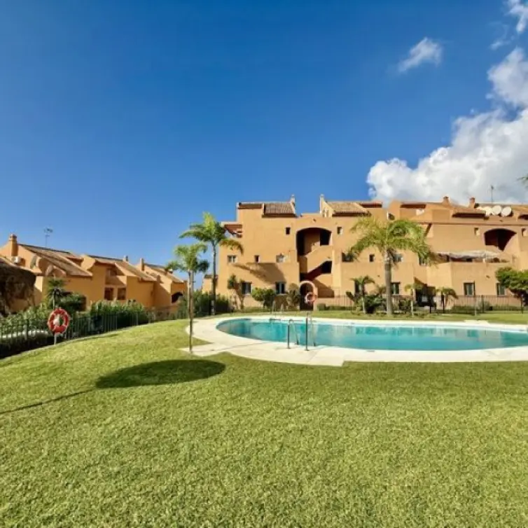Sale of middle floor apartment in Santa María