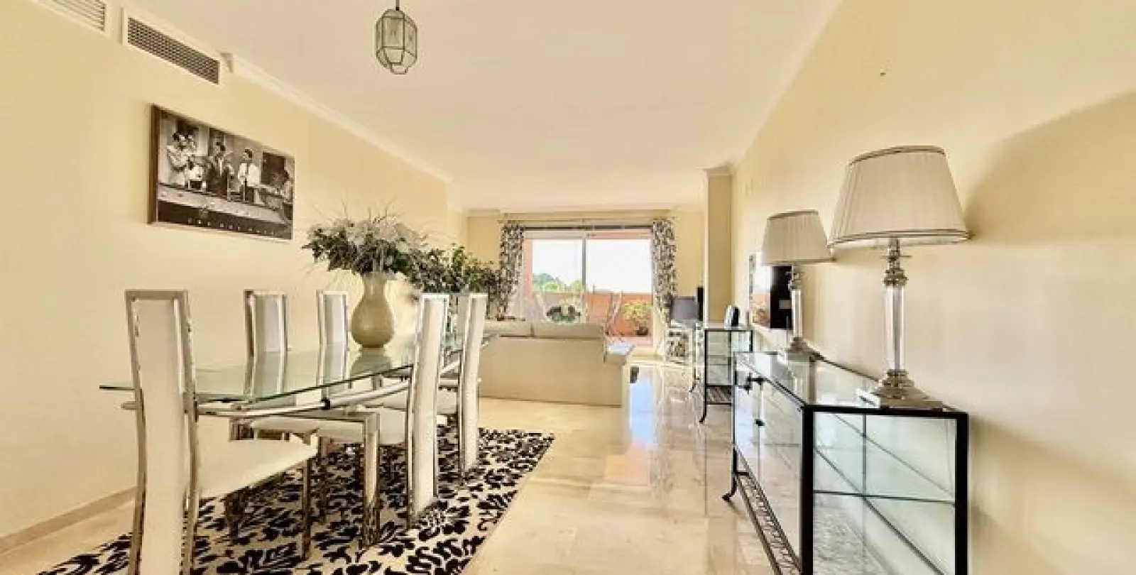 Sale of middle floor apartment in Santa María 4