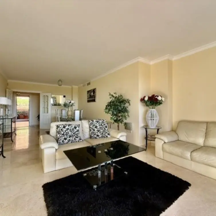 Sale of middle floor apartment in Santa María