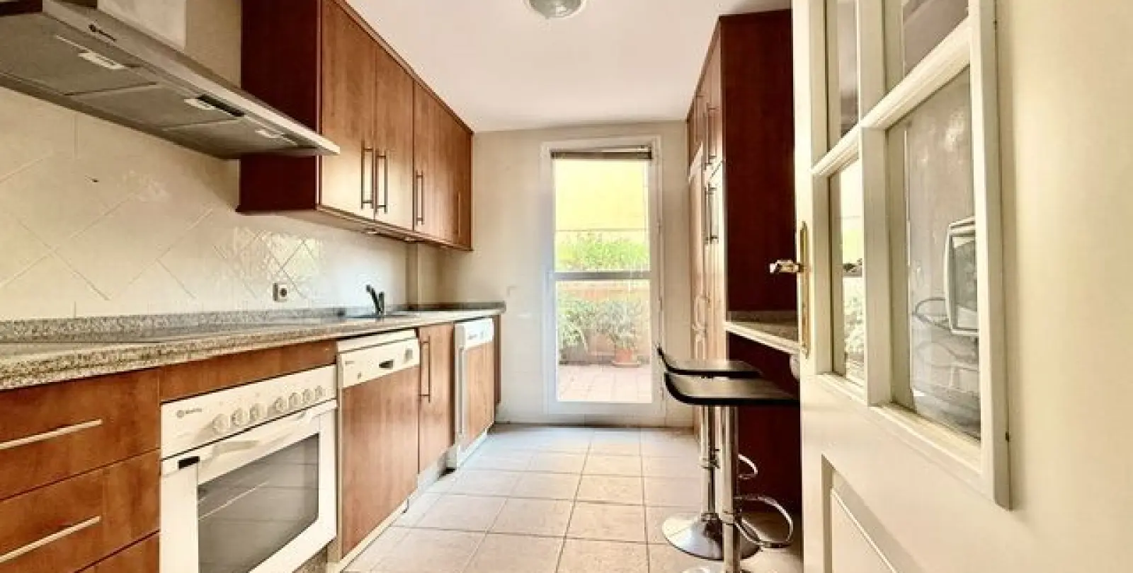 Sale of middle floor apartment in Santa María 6