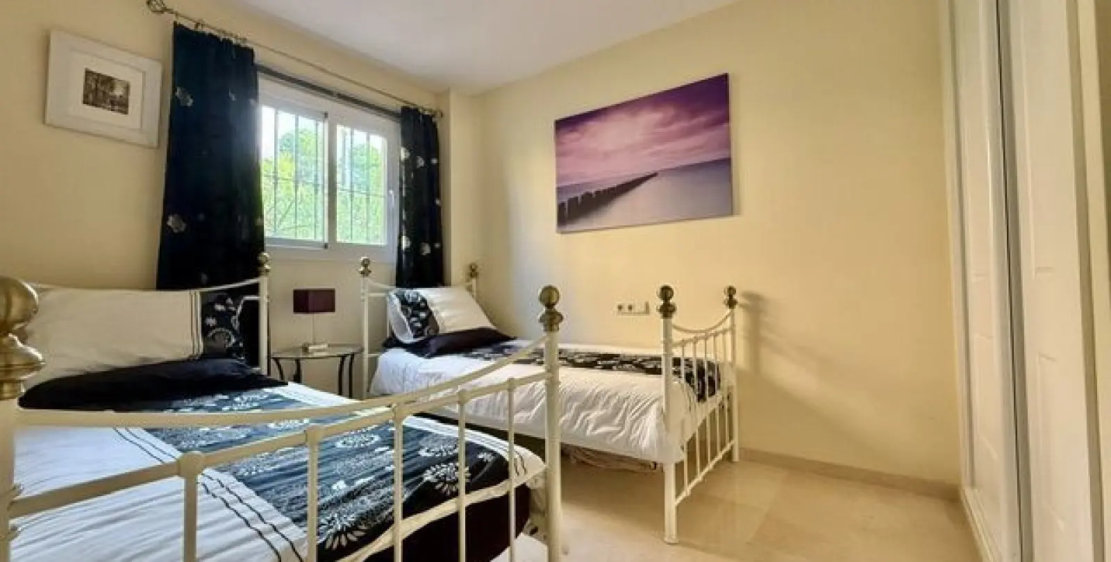Sale of middle floor apartment in Santa María 10