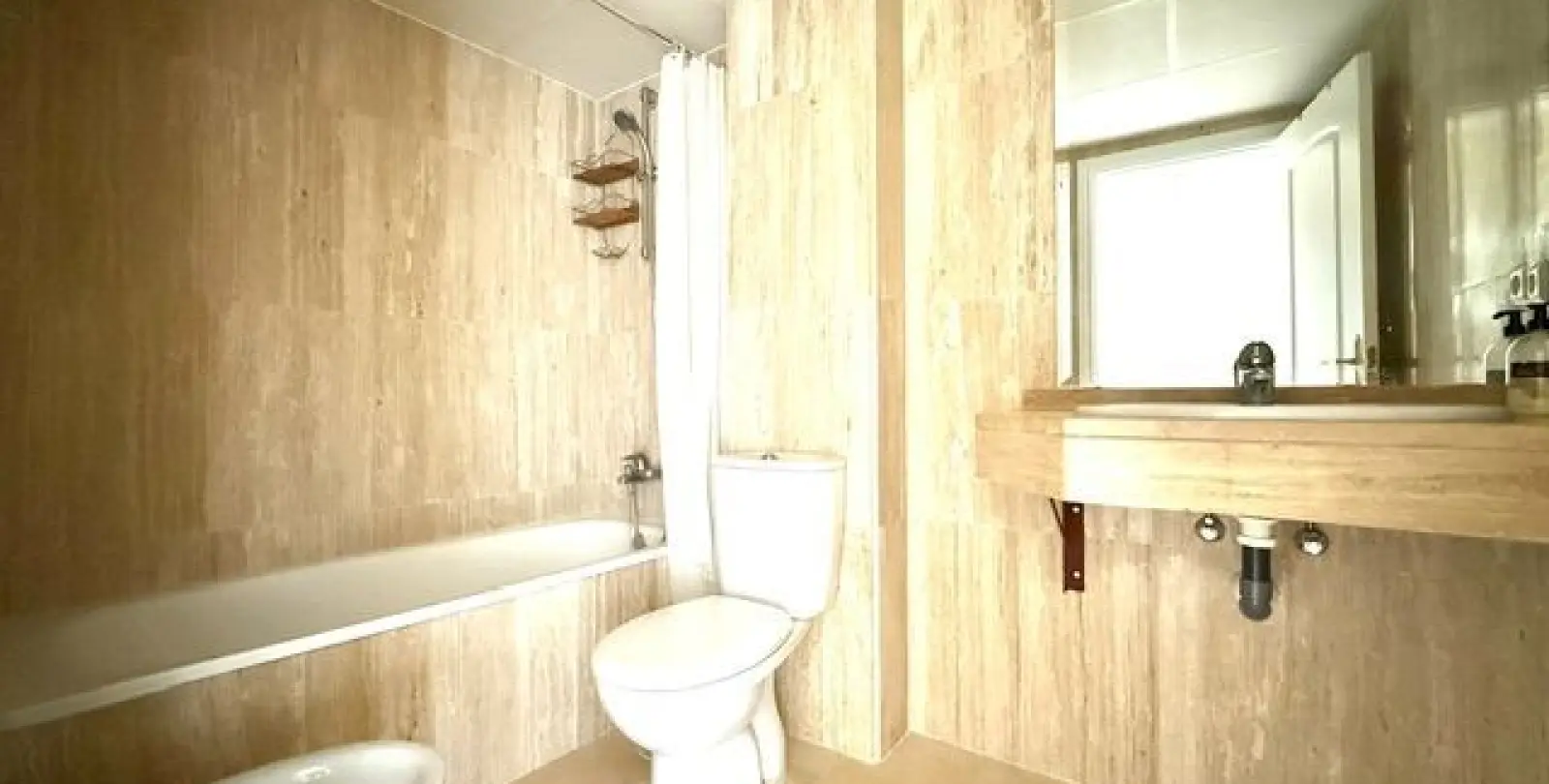 Sale of middle floor apartment in Santa María 12
