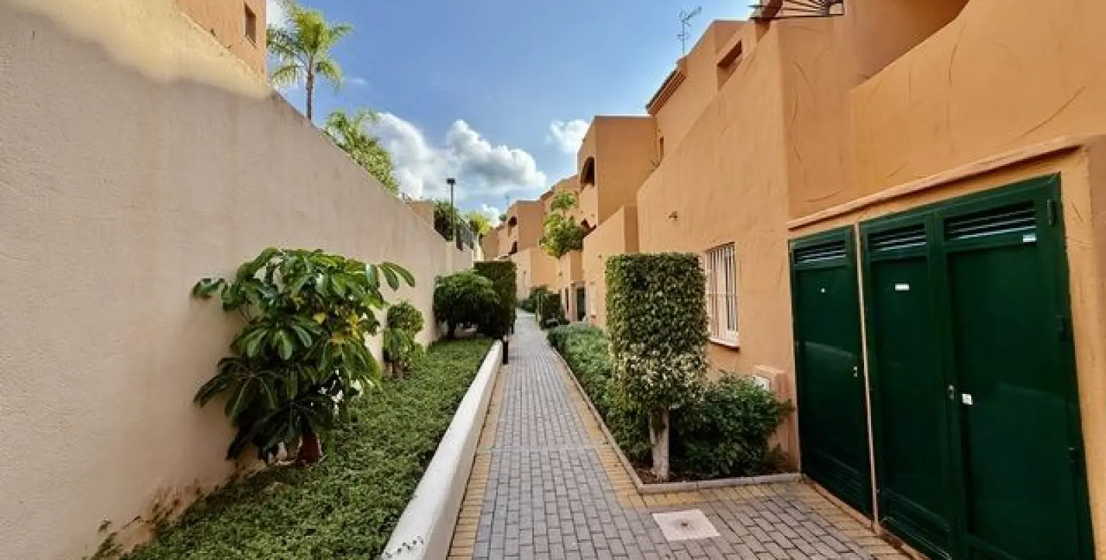 Sale of middle floor apartment in Santa María 14