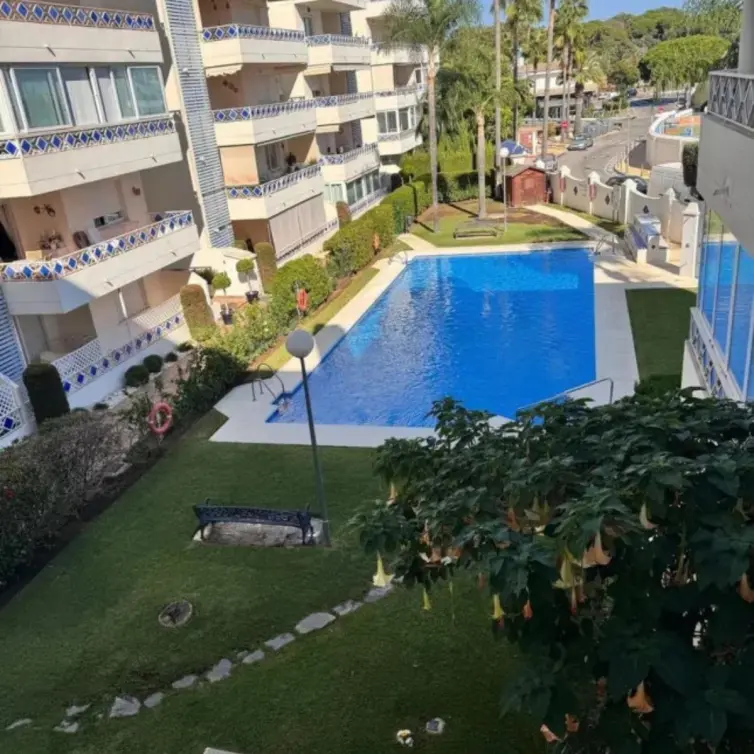 Продажа апартаментов на среднем этаже в Marbella