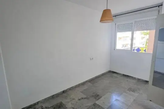 Image 4 thumb