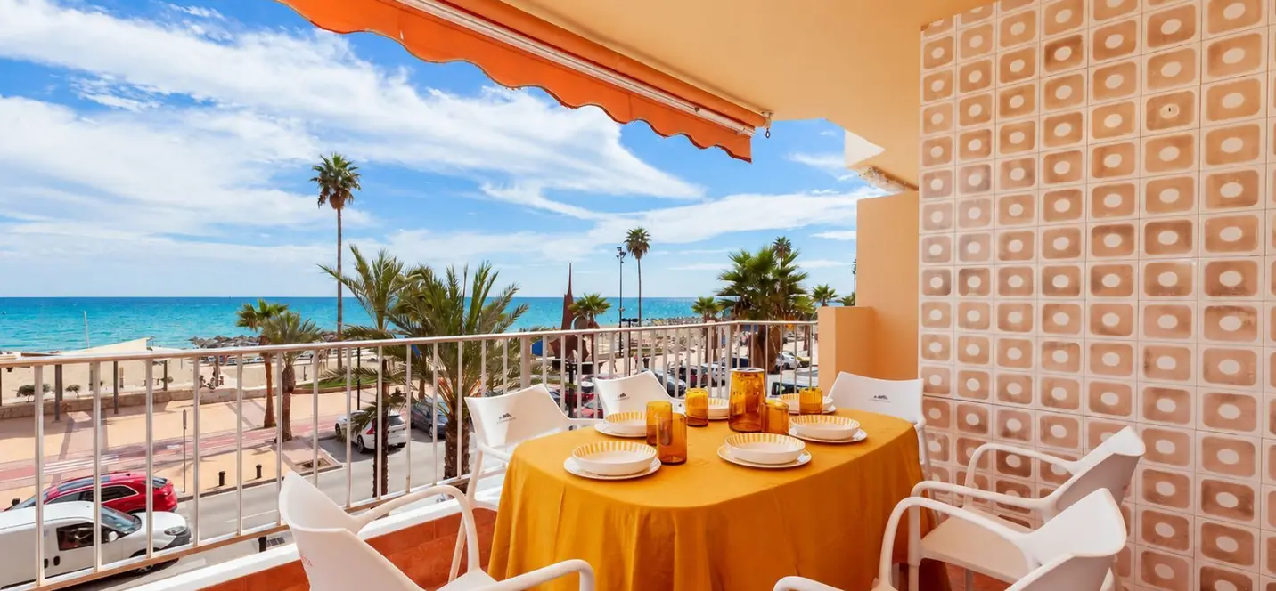 Sale of middle floor apartment in Los Boliches 1