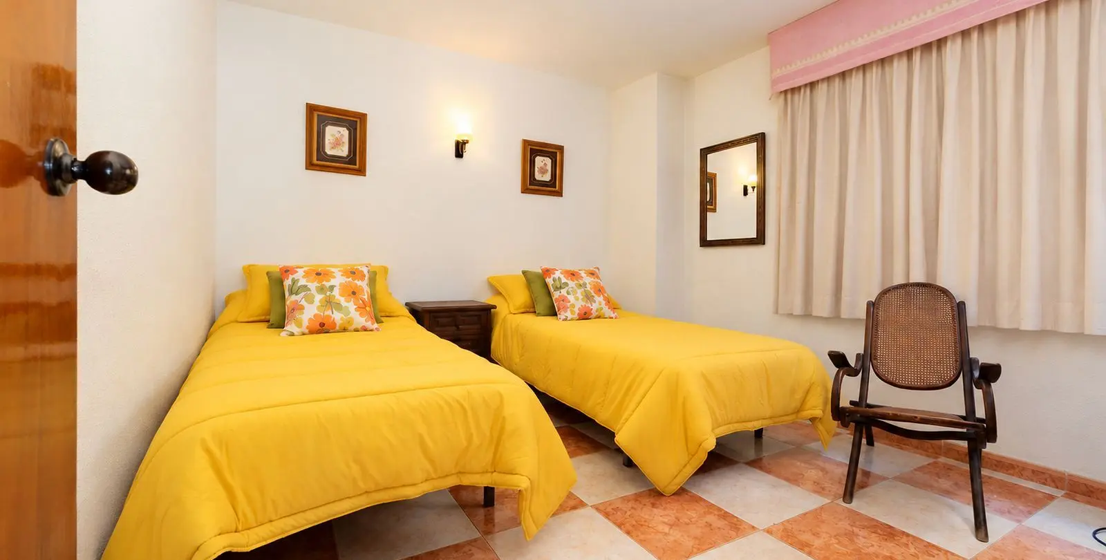 Sale of middle floor apartment in Los Boliches 14