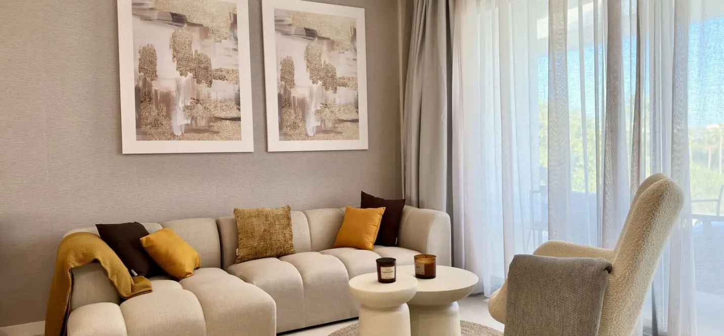 Venta de apartamento en planta media en Estepona 3