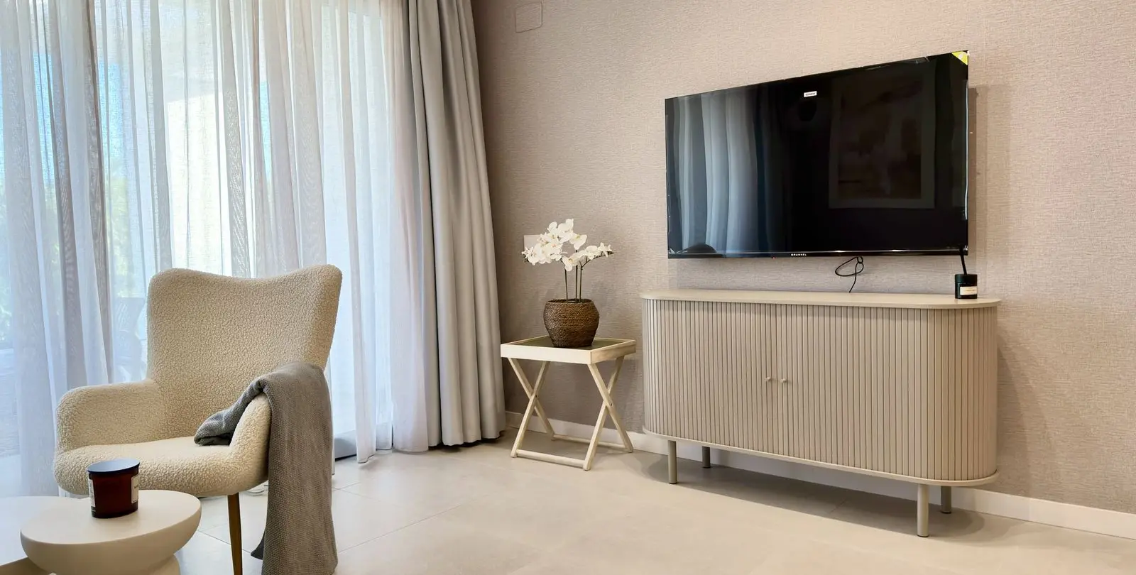 Venta de apartamento en planta media en Estepona 5