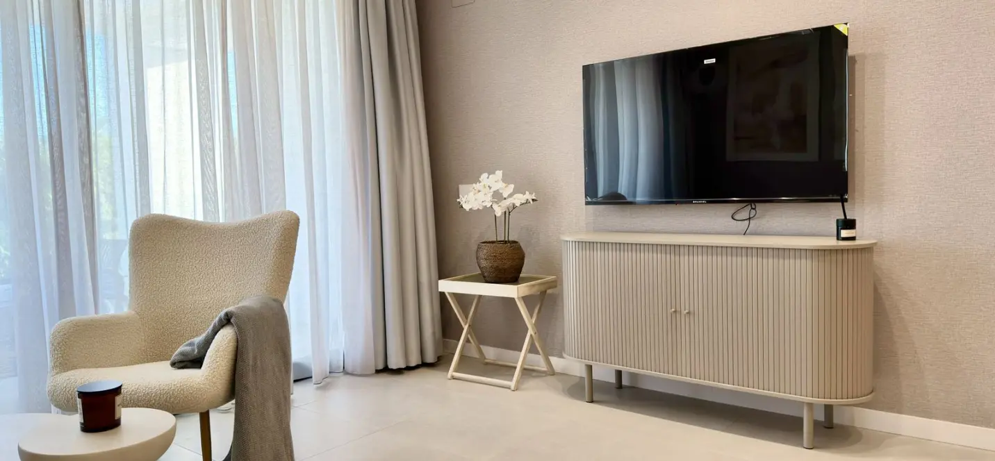 Venta de apartamento en planta media en Estepona 4