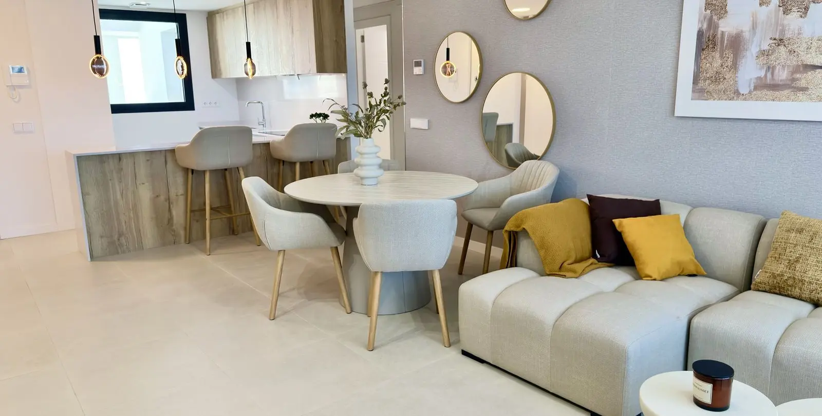 Venta de apartamento en planta media en Estepona 11
