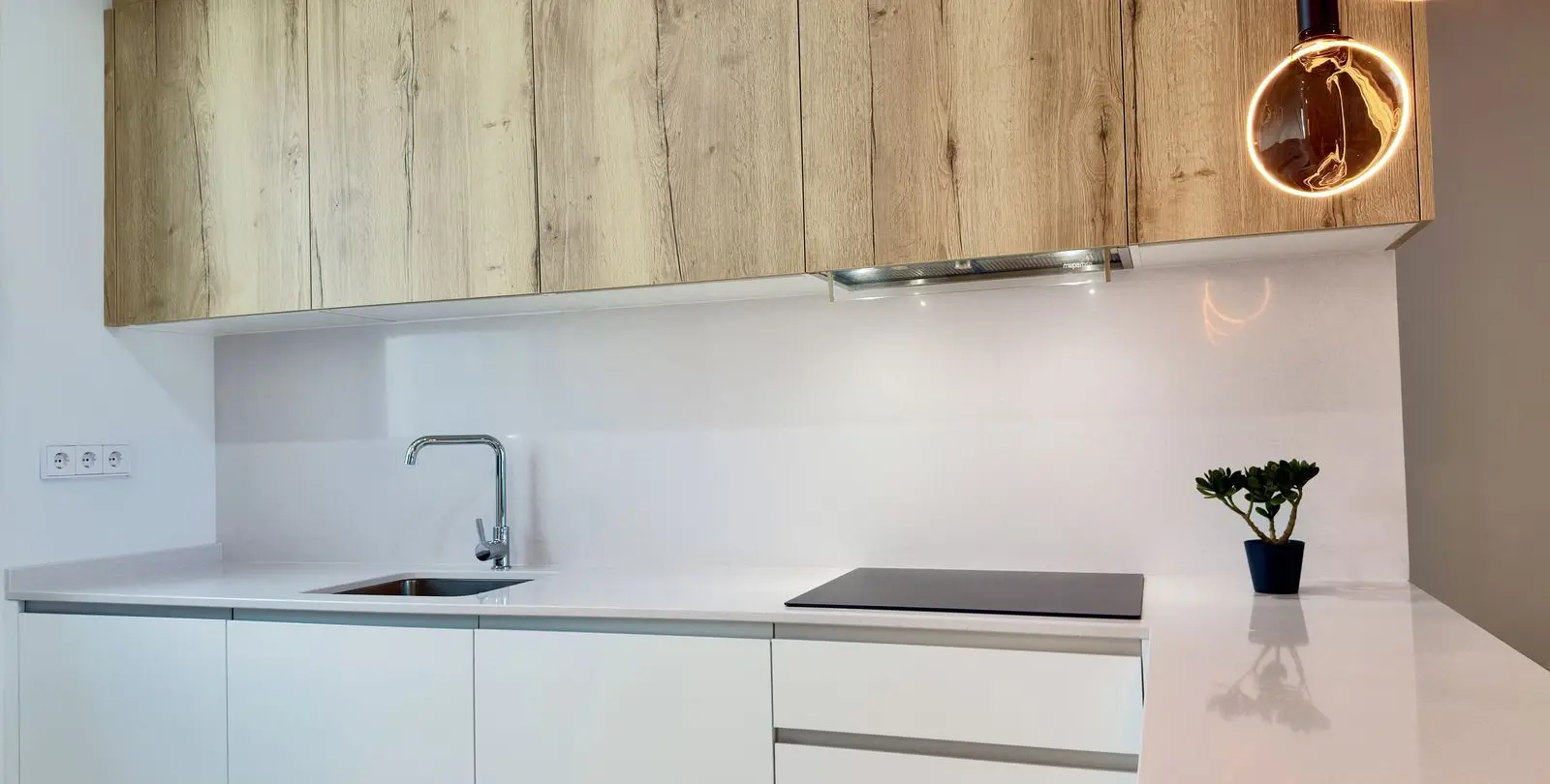 Venta de apartamento en planta media en Estepona 12