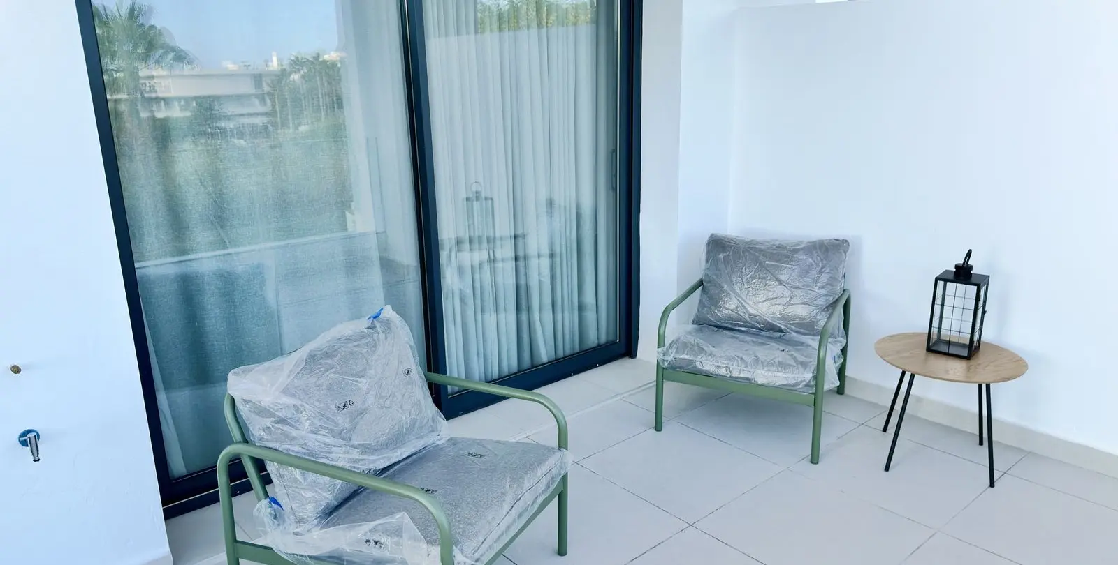 Venta de apartamento en planta media en Estepona 18