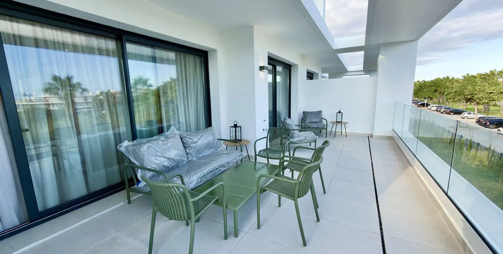 Venta de apartamento en planta media en Estepona 19