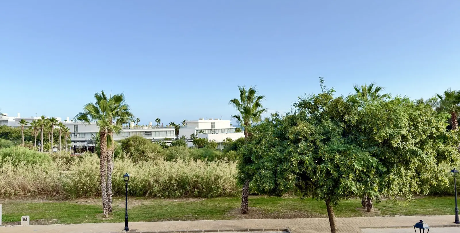 Venta de apartamento en planta media en Estepona 20