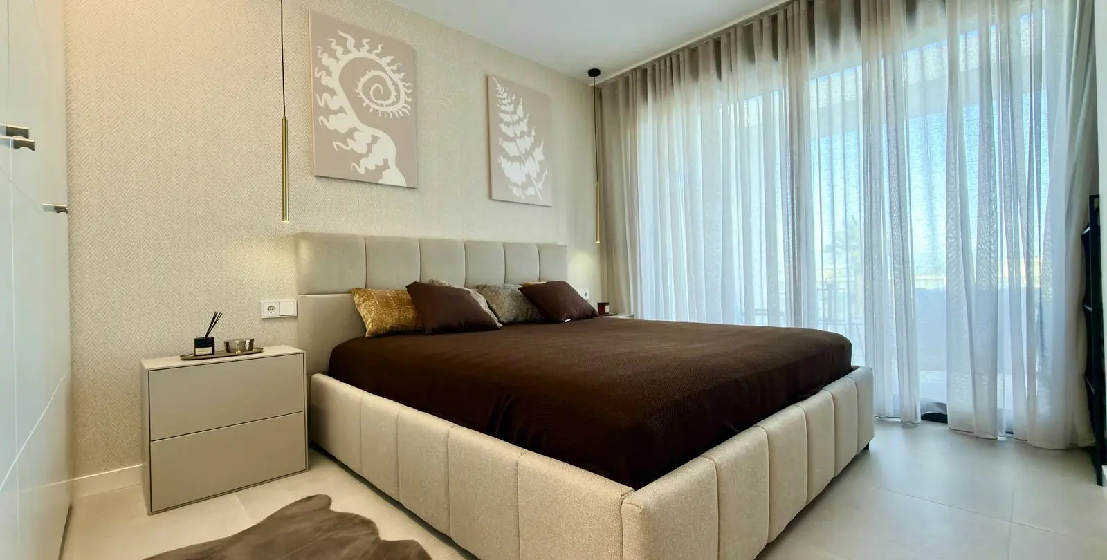 Venta de apartamento en planta media en Estepona 24
