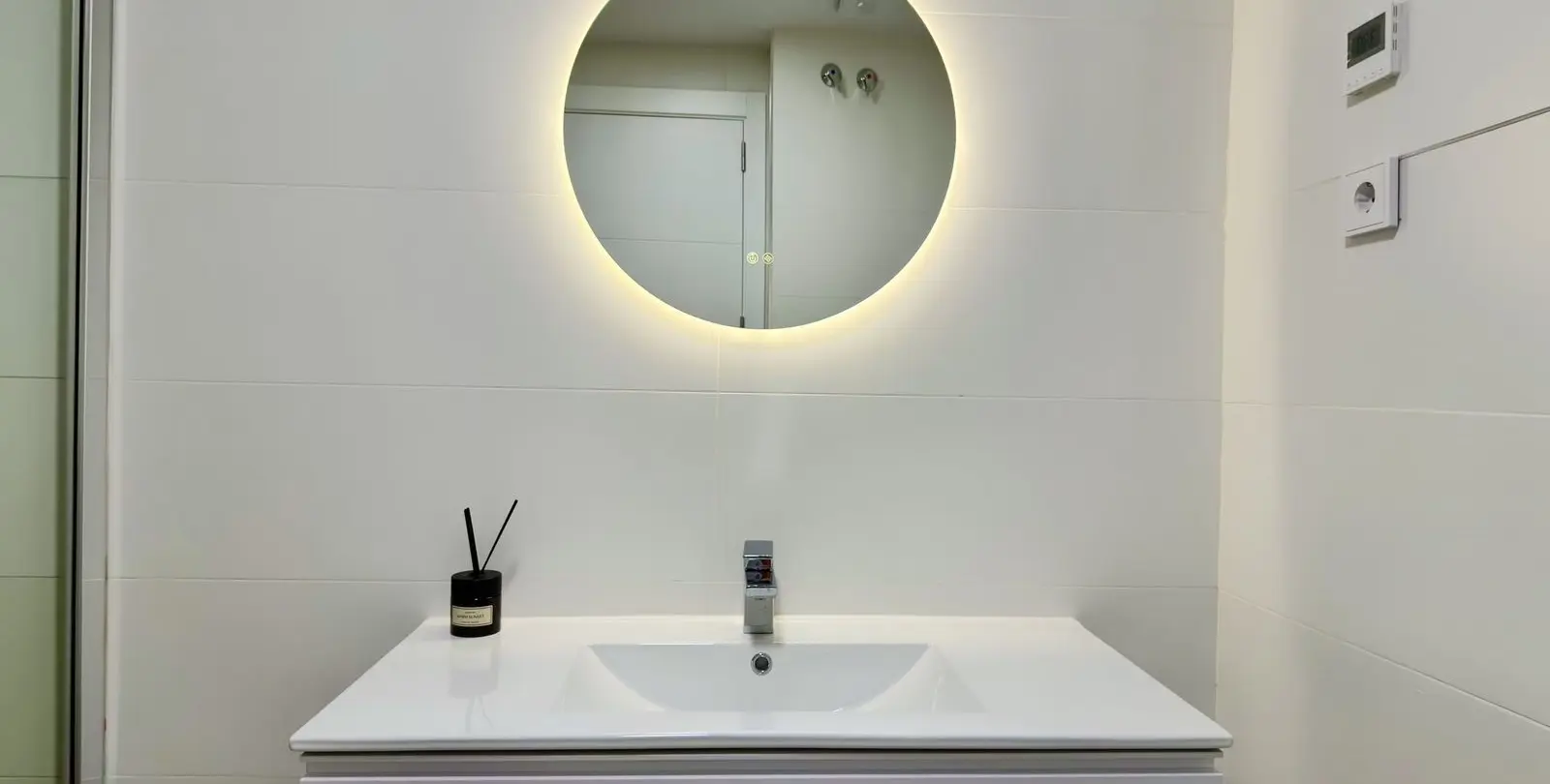 Venta de apartamento en planta media en Estepona 27