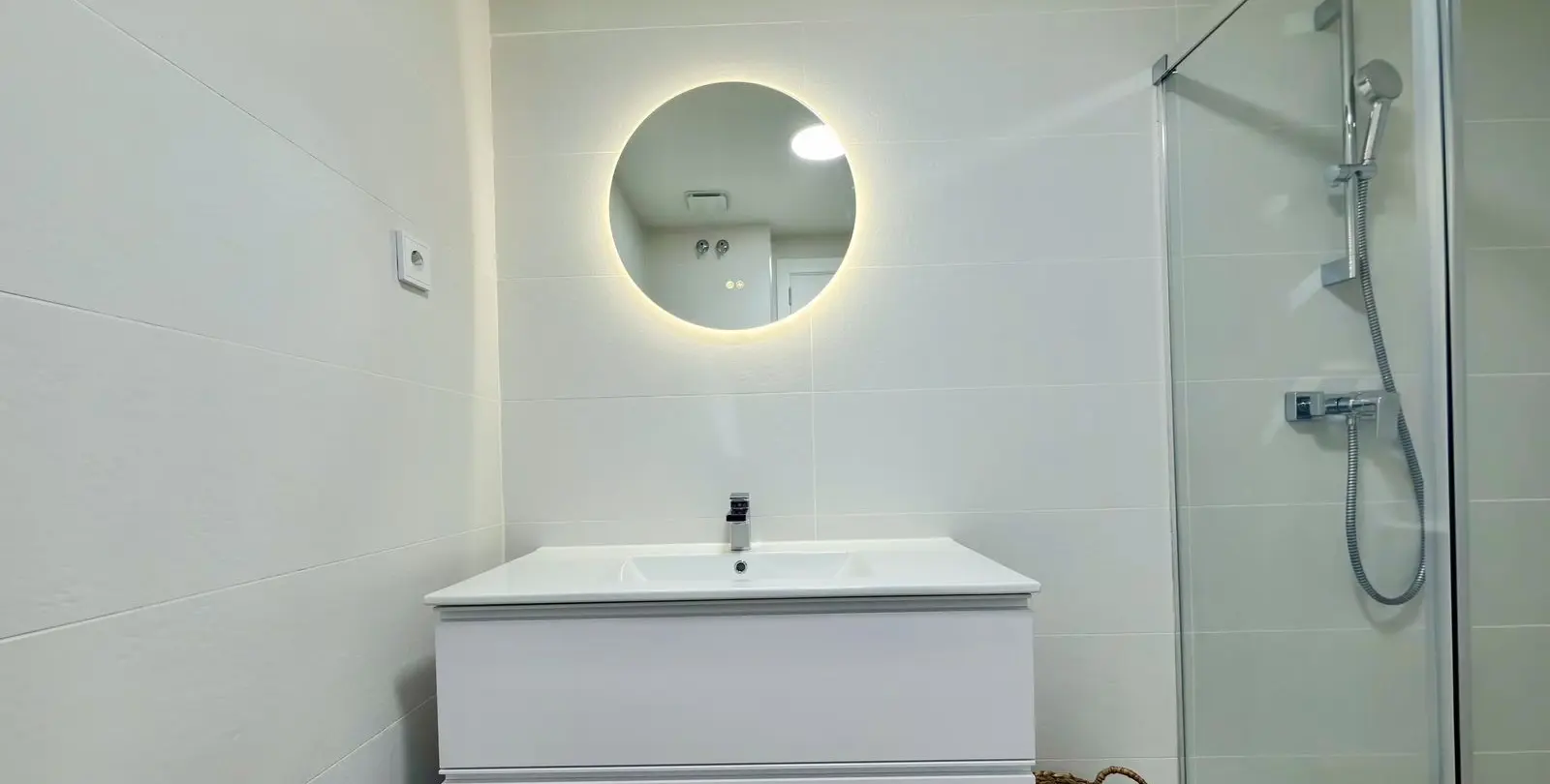 Venta de apartamento en planta media en Estepona 35