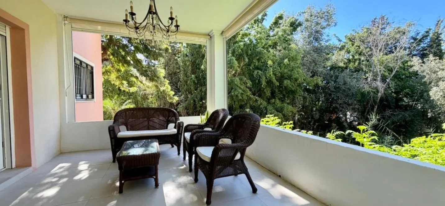 Sale of ground floor apartment in Nueva Andalucía 0