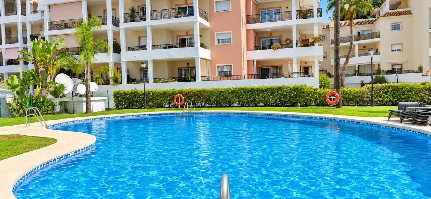 Sale of middle floor apartment in Nueva Andalucía 0
