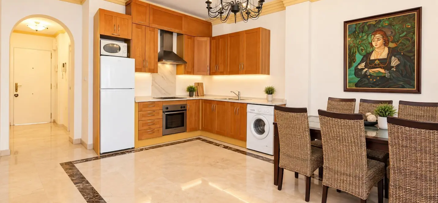 Sale of middle floor apartment in Nueva Andalucía 3