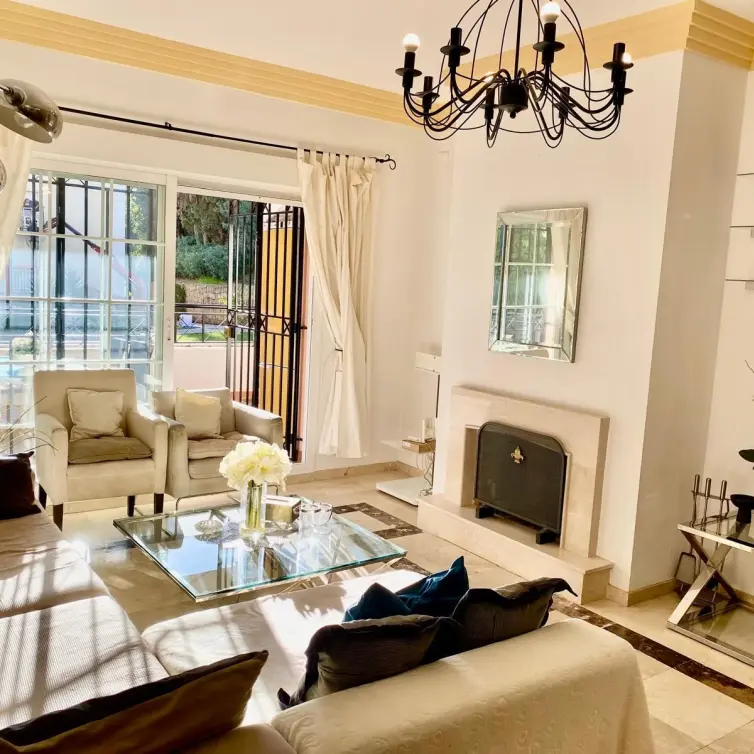 Venta de apartamento en planta media en Nueva Andalucía