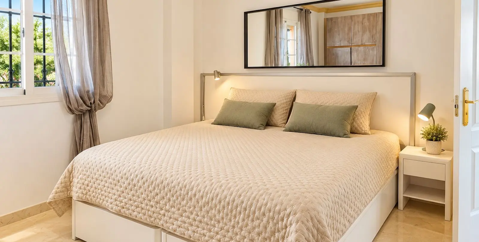 Venta de apartamento en planta media en Nueva Andalucía 9