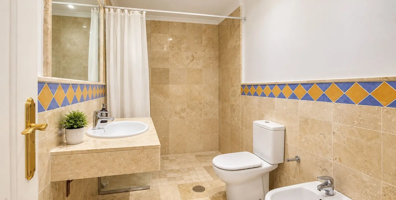 Venta de apartamento en planta media en Nueva Andalucía 13