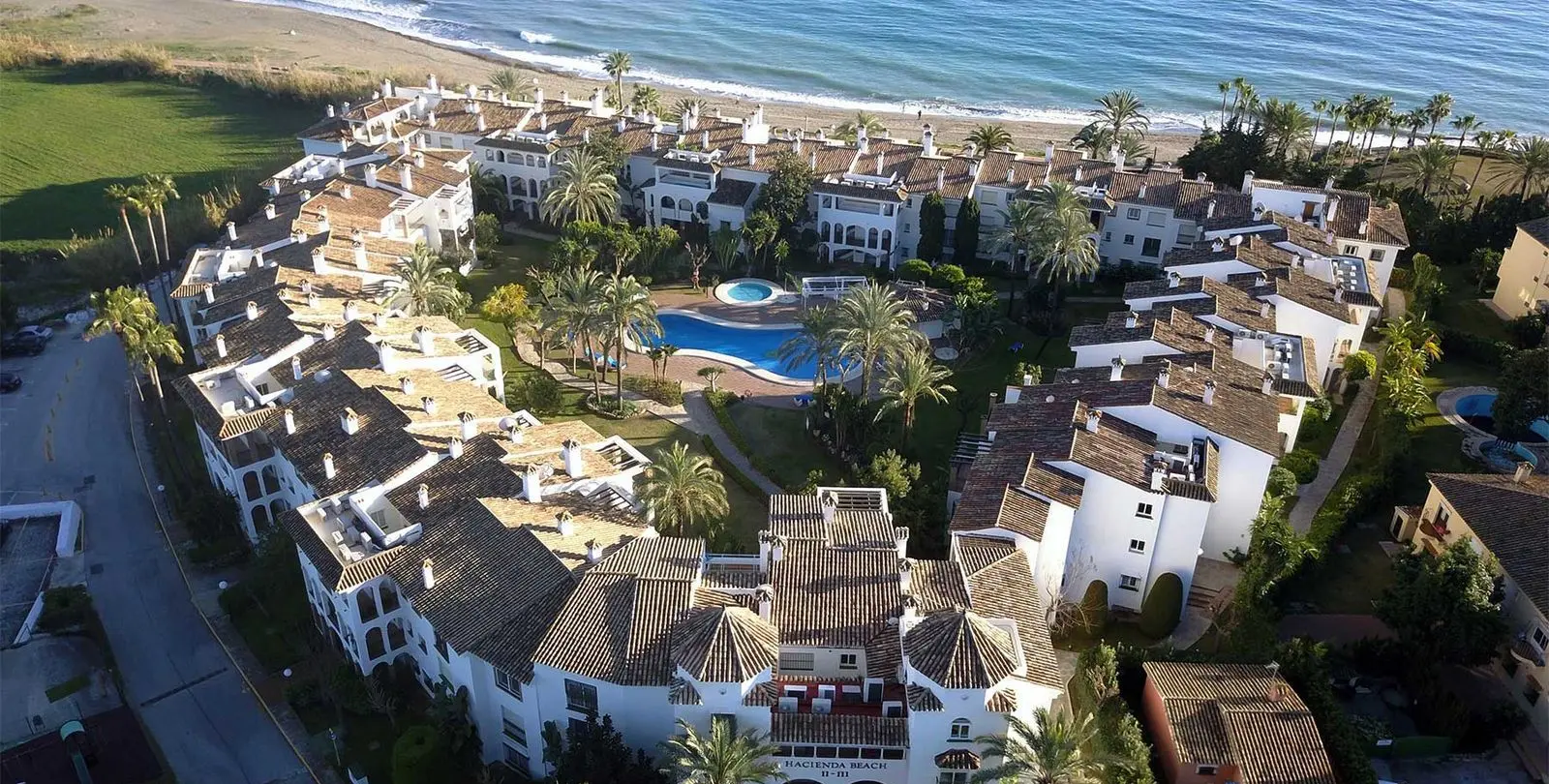 Venta de apartamento en planta media en Estepona 1