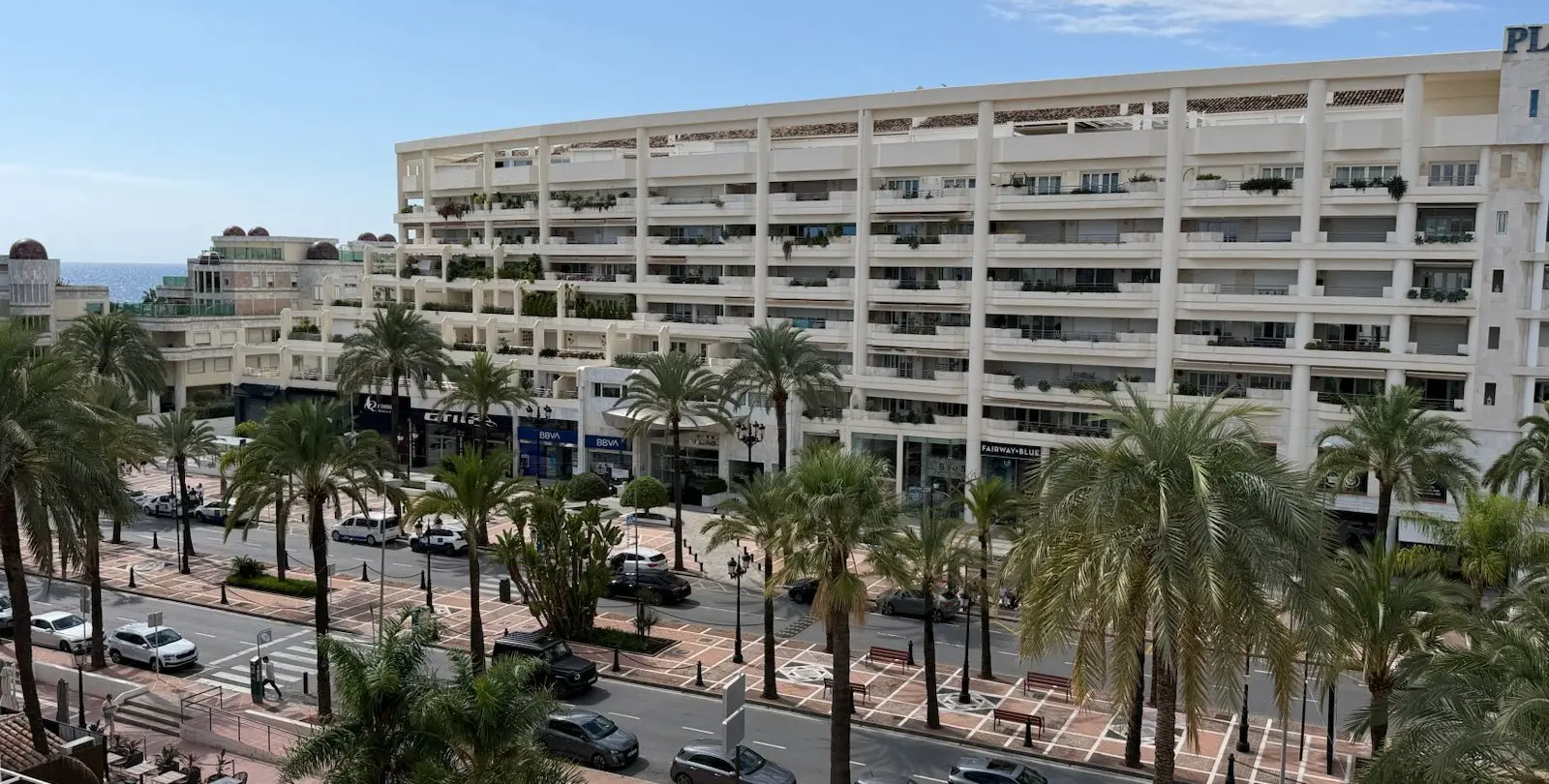 Venta de apartamento en planta media en Puerto Banús 1