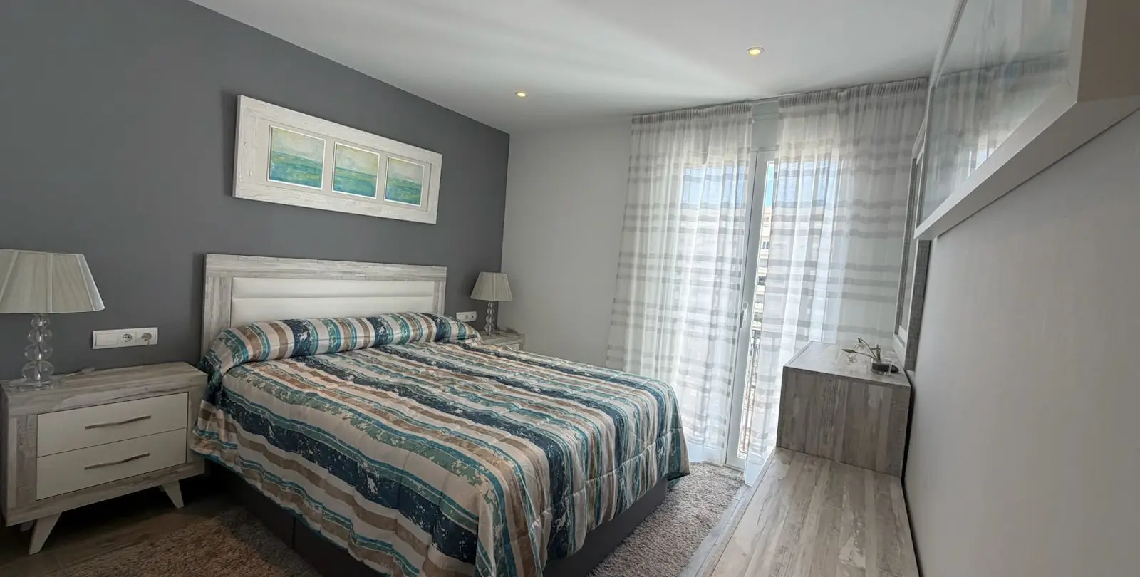Venta de apartamento en planta media en Puerto Banús 4
