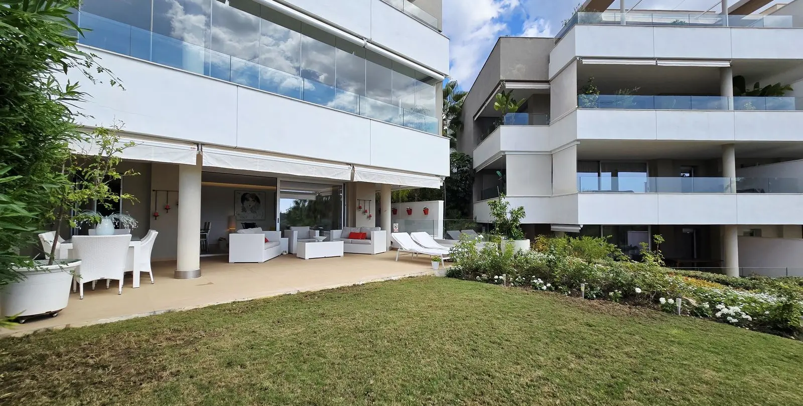 Venta de apartamento en planta baja en Benahavís 2