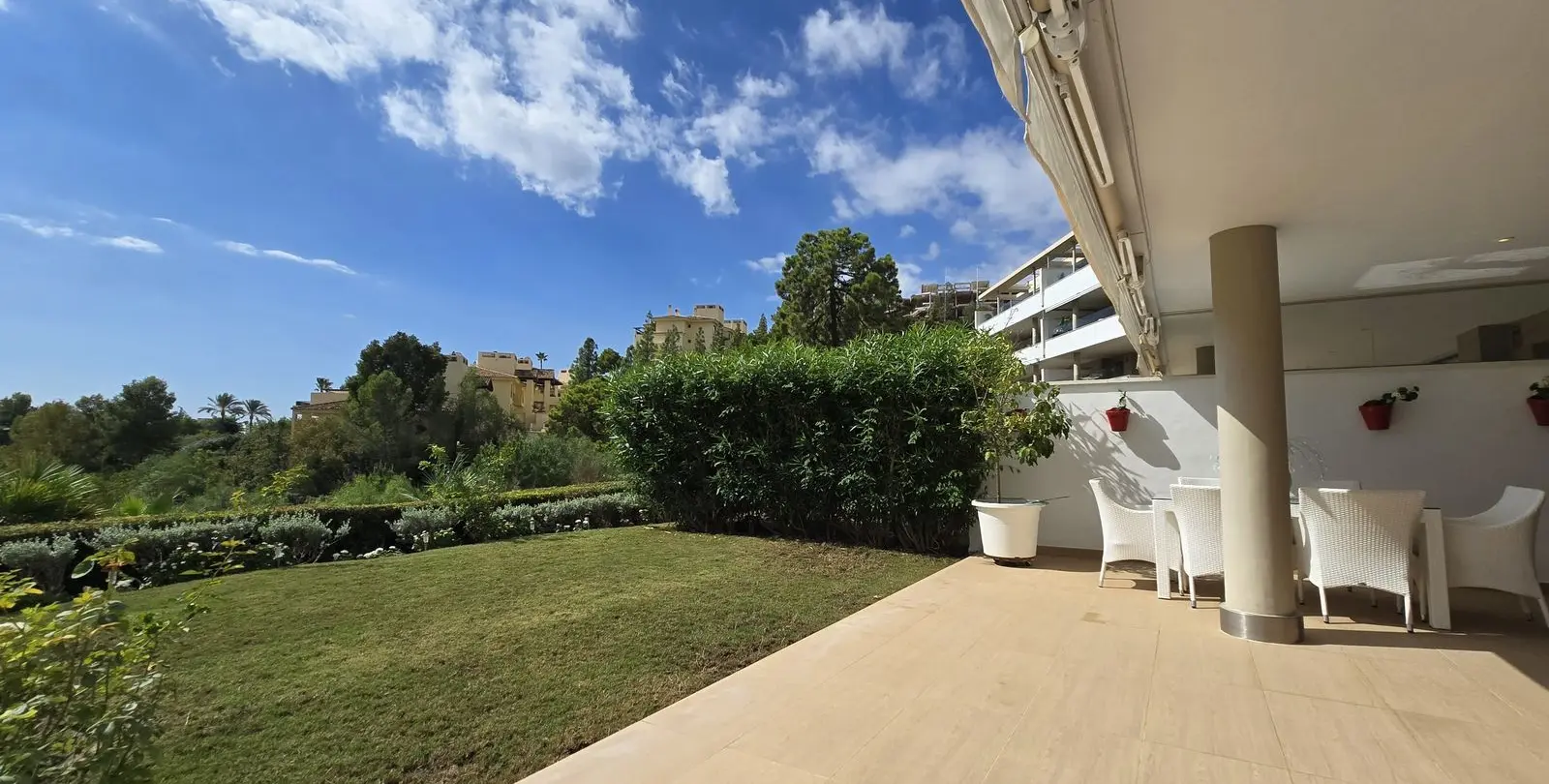 Venta de apartamento en planta baja en Benahavís 3