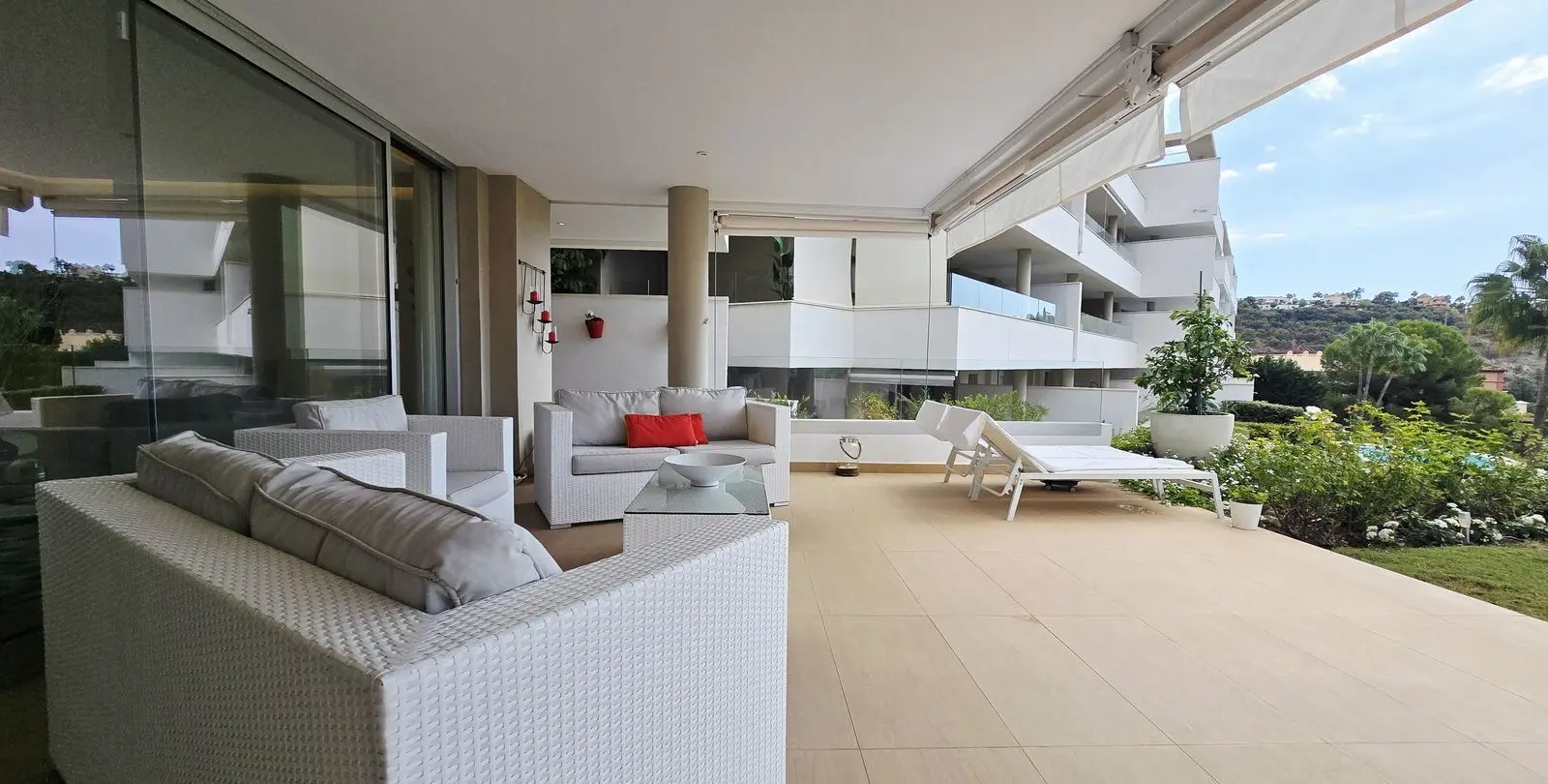 Venta de apartamento en planta baja en Benahavís 6