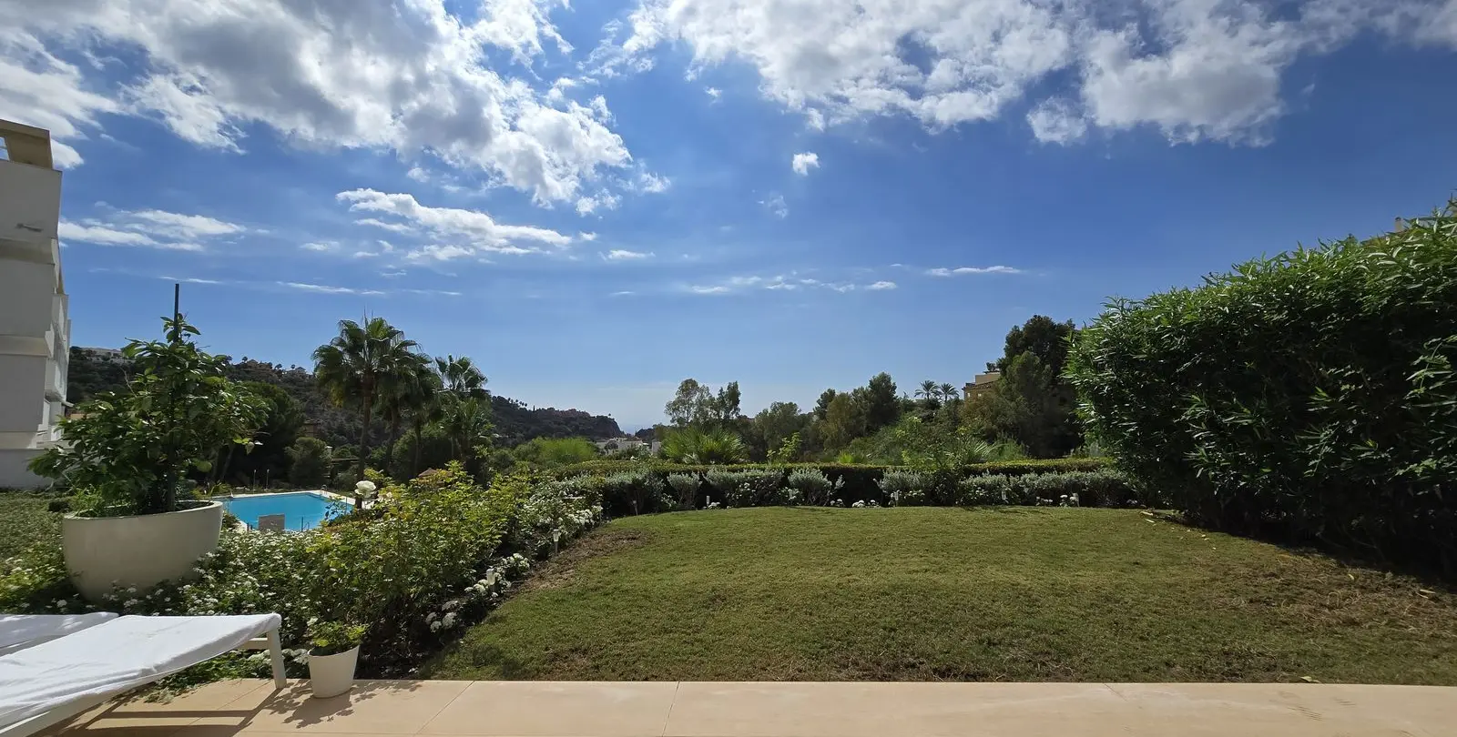 Venta de apartamento en planta baja en Benahavís 32