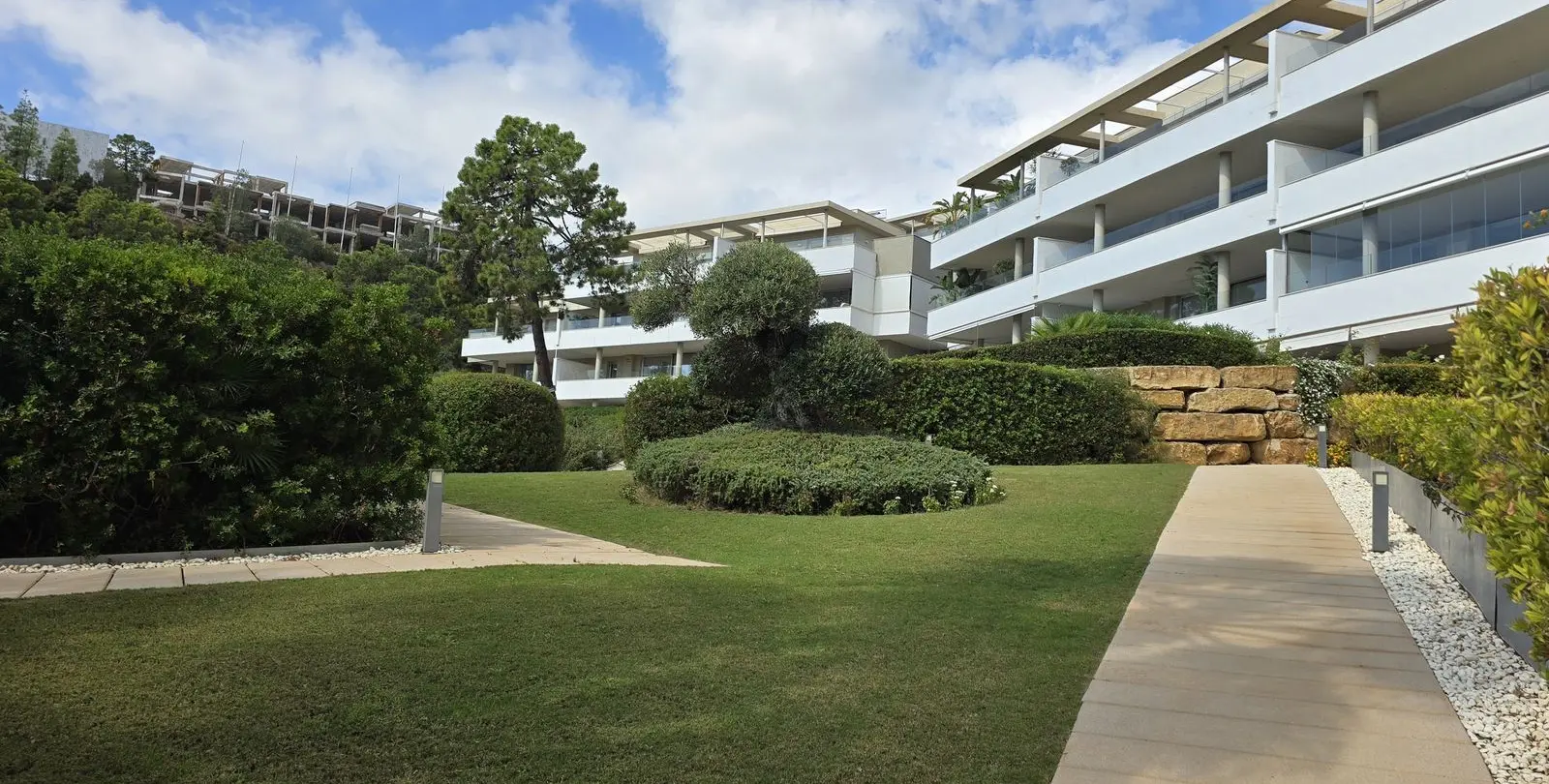 Venta de apartamento en planta baja en Benahavís 33